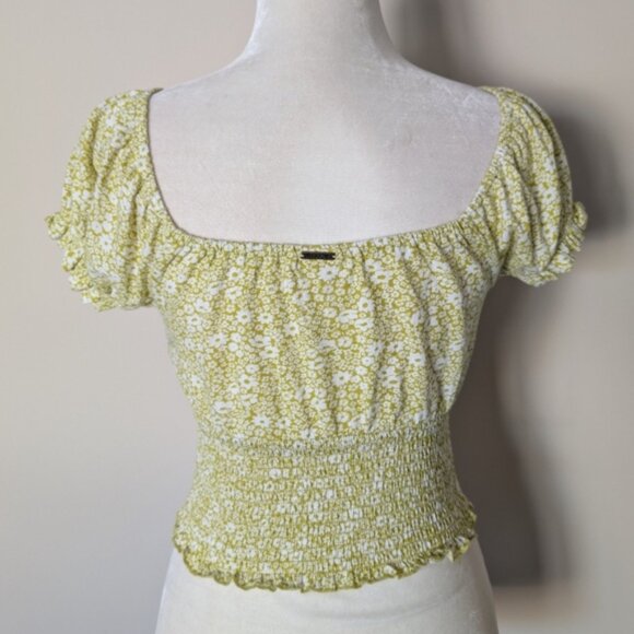 Billabong floral short bubble sleeve smocked spring air crop top - Picture 5 of 8